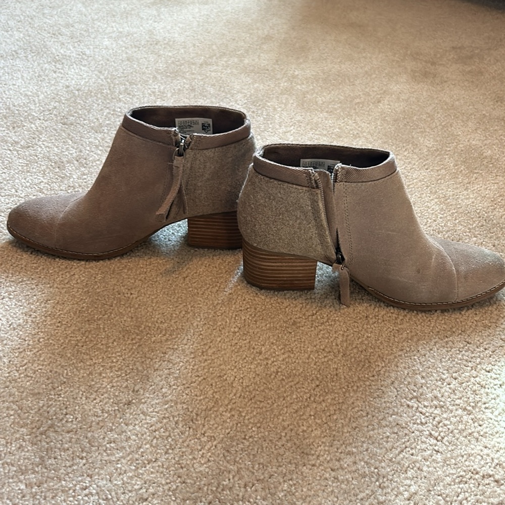 Tom’s Booties - Picture 2 of 4